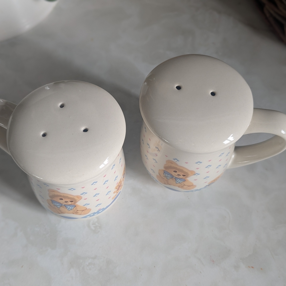 Vintage Tienshan Theodore Country Bear Salt And Pepper Shakers - Picture 3 of 4